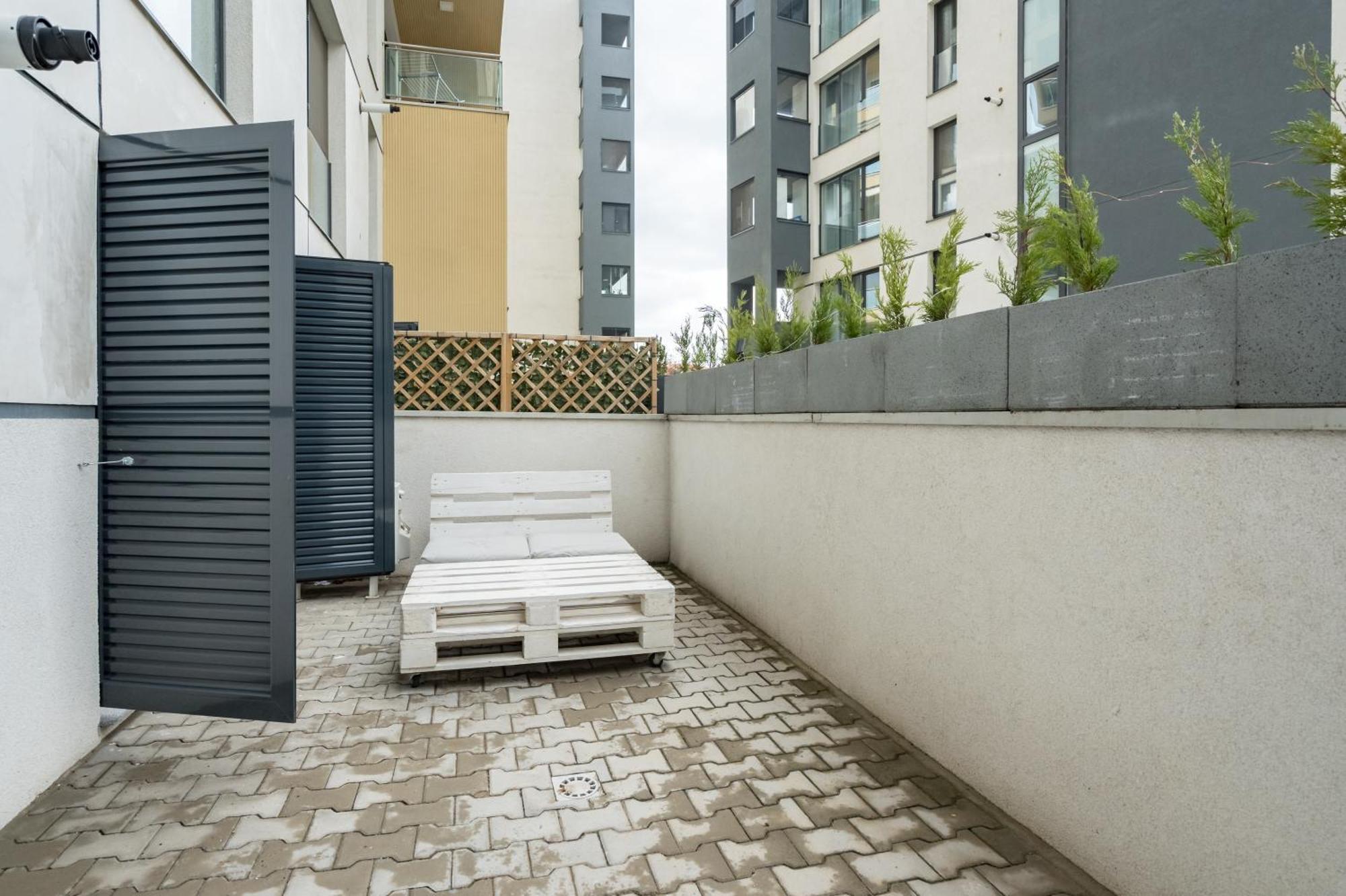 Papini'S Apartment -Apartment With Big Terrace บูคาเรสต์ ภายนอก รูปภาพ